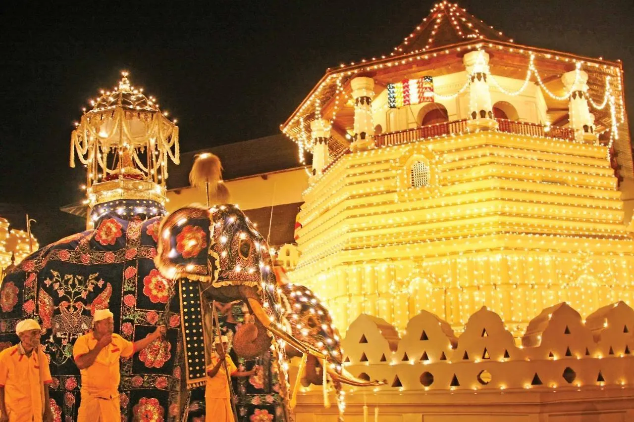 Hotel Seven Luck Palace Kandy